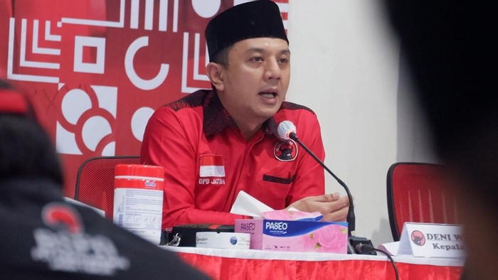 Sekretaris DPD PDIP Jatim Deni Wicaksono