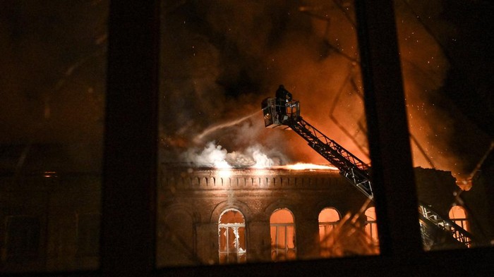 Firefighters work at the site of a shopping mall hit by an overnight Russian drone strike, amid Russia's attack on Ukraine, in Zaporizhzhia, Ukraine September 21, 2026. REUTERS/Stringer