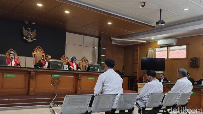 Suasana sidang tuntutan eks Ketua PN Depok.