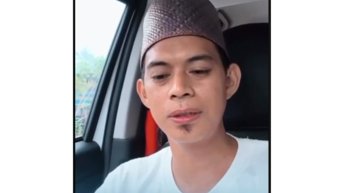 Tangkapan layar video anggota DPRD Kabupaten Mempawah, Choirussaib, meminta maaf. (Istimewa)