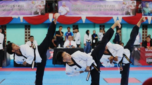 Tim taekwondo Polri Juara Umum I Kejuaraan Nasional Open Turnamen Taekwondo Piala Panglima TNI 2026 (dok. istimewa)