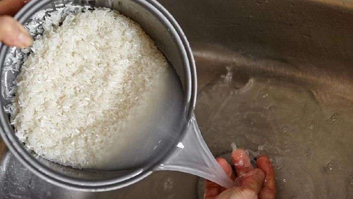 7 Cara Masak Nasi di Rice Cooker agar Pulen, Wangi, dan Tidak Kering