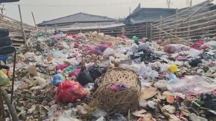 Tumpukan sampah di Pasar Labuan, Pandeglang (dok. Istimewa)