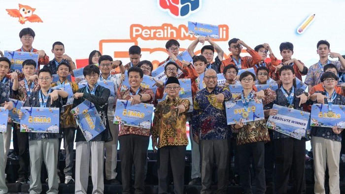Upacara penyerahan medali OSN 2026 jenjang SMA dan sederajat yang digelar Sabtu (19/9/2026).