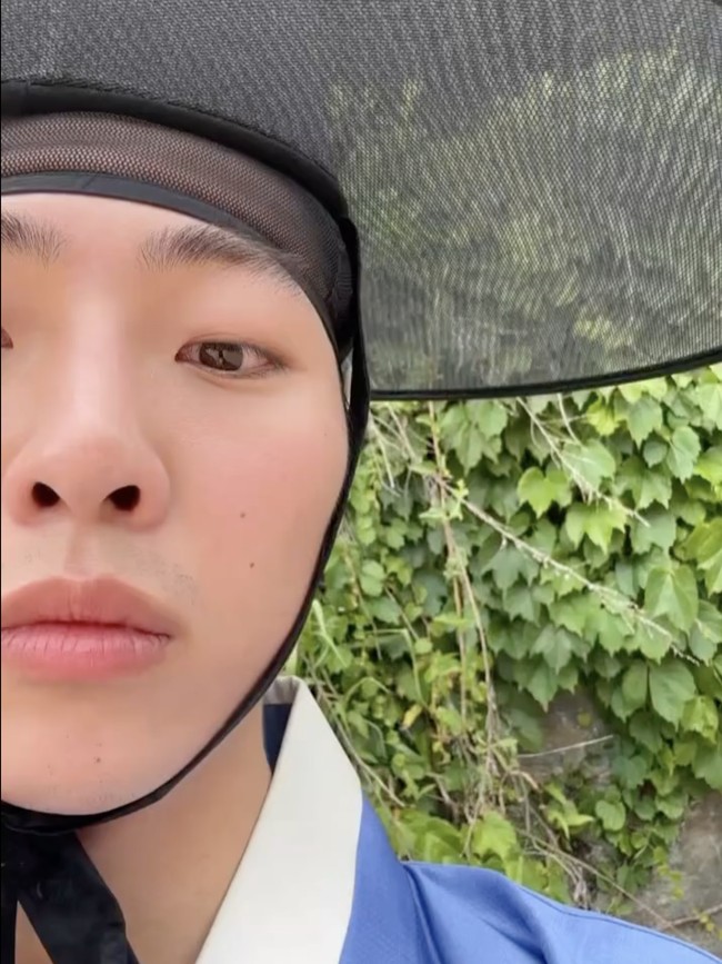 Akun Instagram Yoo Ik Gyun mendadak ramai dikomentari penonton drama Korea 18+ The Scandal. Ia diduga menggantikan Ji Chang Wook saat beradegan ranjang. Foto: dok. Instagram @show_yoo