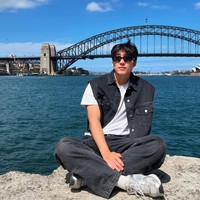 “Selamat, kamu terkenal di Indonesia 👏👏😁🔥” tulis seorang penonton The Scandal. Ia pun membalas, “Thank you all, Indonesian fans. It means a lot to me🥹🙏🙏” Foto: dok. Instagram @show_yoo