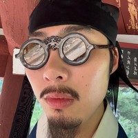 “Gantiin adegan yang mana bang 😭” “Kamu gantiin peran waktu sm nana ga bang ?!” komentar sejumlah netizen yang membanjiri kolom komentar fotonya. Foto: dok. Instagram @show_yoo