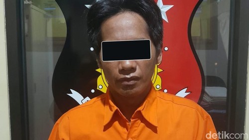 AR, terduga pelaku pembakaran rumah Marsum di Gang Jambu, Banjar Taman Sari Anyar, Desa Banjar Anyar, Kecamatan Kediri, Tabanan pada Rabu (16/9).