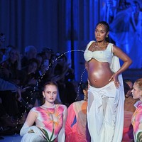 Kontroversi Gaya Leigh-Anne Pinnock di LFW, Pakai Baju dengan Efek ASI Keluar
