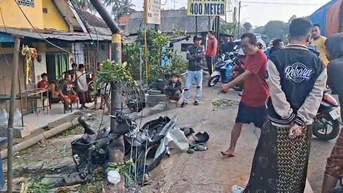 TKP begal motor di Ranuyoso, Lumajang yang tewas ditabrak korban dengan mobil