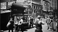 'Bukti' Time Travel Ada? Benda Aneh di Foto 1936 Bikin Heboh