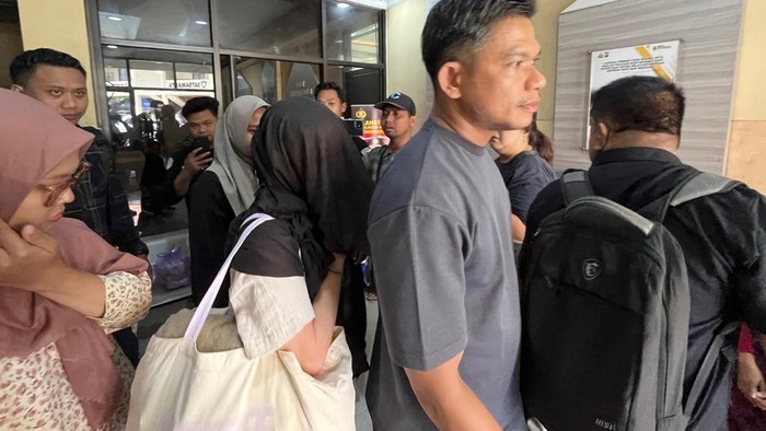 Bule Rusia ditangkap saat bawa ganja di Pantai Banyuwangi