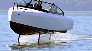 Video: Canggih! Perahu ini bisa terbang