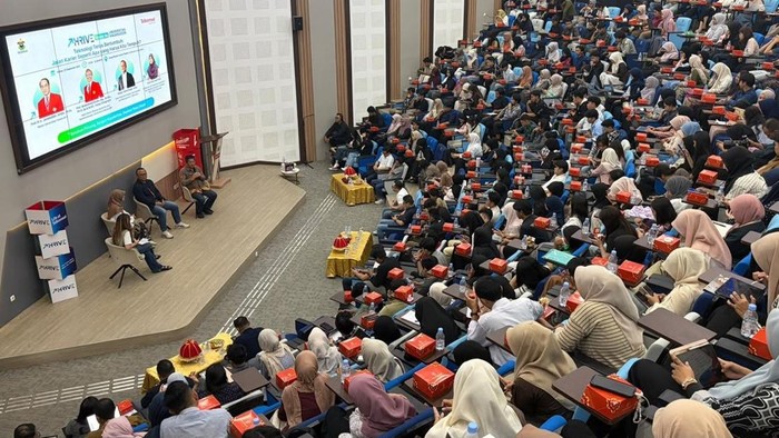Career Talkshow dalam rangkaian THRIVE Goes to Universitas Hasanuddin di Arsjad Rasjid Lecture Theater.