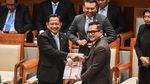DPR Sahkan 15 RUU Kabupaten/Kota di Kalimantan Jadi UU DPR Sahkan 15 RUU Kabupaten/Kota di Kalimantan Jadi UU