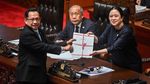 DPR Sahkan 15 RUU Kabupaten/Kota di Kalimantan Jadi UU DPR Sahkan 15 RUU Kabupaten/Kota di Kalimantan Jadi UU