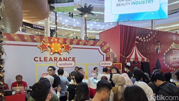 Parade Festival Belanja erafone 2026 mengusung konsep carnival untuk menghadirkan pengalaman belanja offline yang lebih meriah dan interaktif.Foto: Adi FR/detikINET