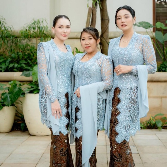 Gaya Ayu Ting Ting, Hesti & Kiky Saputri Jadi Bridesmaid Andre Taulany