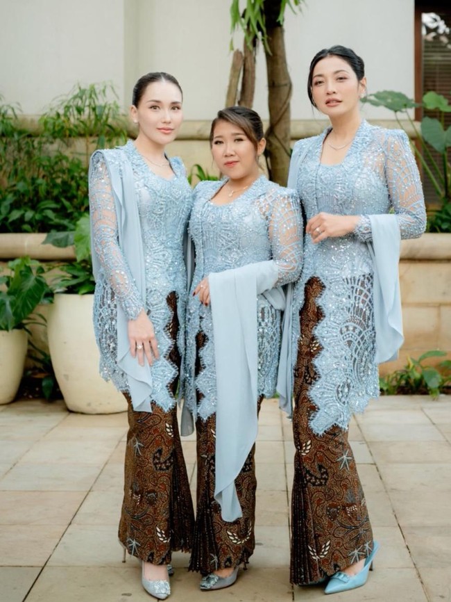 Gaya Ayu Ting Ting, Hesti & Kiky Saputri Jadi Bridesmaid Andre Taulany