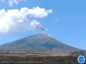 Ili Lewotolok-Semeru Erupsi, Warga Diimbau Pakai Masker-Tutup Air dari Abu Vulkanik