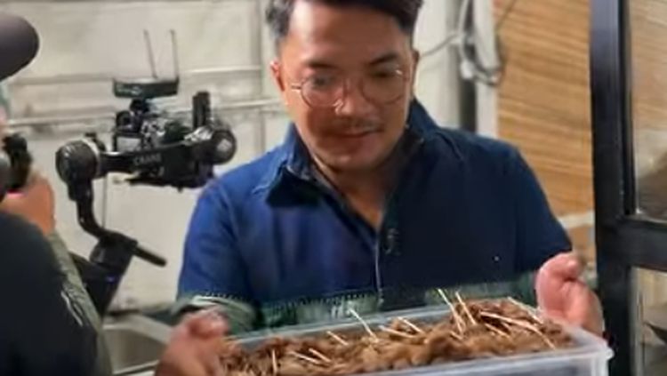 Ihsan Tarore Jualan Sate Maranggi, Harganya Mulai Rp55 Ribuan!