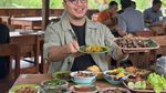 Ihsan Tarore Jualan Sate Maranggi, Harganya Mulai Rp55 Ribuan!