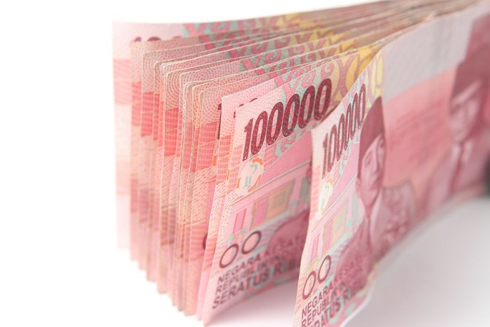 Photo Rupiah Paper Money, Close Up of 100000 at White Background