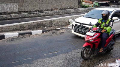 Jalan Ciledug Raya Petukangan Bergelombang, Pengendara Harus Ekstra Hati-hati