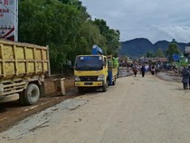 Video Akses Jalan Nasional Padang-Solok Kembali Dibuka Pasca Banjir Bandang