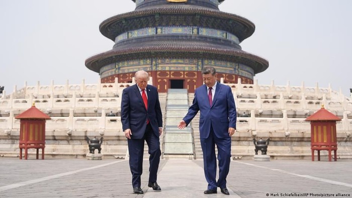 Donald Trump dijadwalkan bertemu Xi Jinping pekan ini, untuk ketiga kalinya sejak kembali menjabat pada Januari 2025 (Mark Schiefelbein/AP Photo/picture alliance)