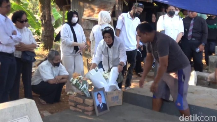 Jenazah Valenth A Tambuto (24), WNI asal Maros yang ditemukan tewas di Kota Yerevan, Armenia, telah dimakamkan.