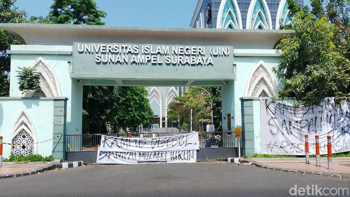 Kampus Uinsa 1 di Jalan Ahmad Yani Surabaya Disegel Mahasiswa