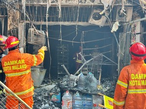 Pilu yang Tersisa dalam Kebakaran Maut Toko Kelontong di Malang