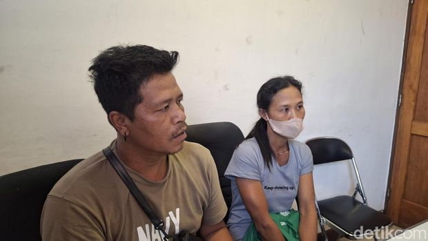 Keluarga Sopir Dibakar Paman korban I Nengah Sridana dan Ibu korban Ni Komang Sri Maryati di RSUP Prof. Ngoerah, Denpasar, Selasa (22/9/2026).