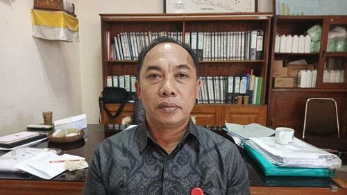 Kepala Bidang Peternakan dan Kesehatan Hewan (PKH) Dinas PPP Jembrana, I Gusti Ngurah Putu Sugiarta, saat ditemui detikBali dikantornya, Selasa (22/9/2026). (I Putu Adi Budiastrawan/detikBali).
