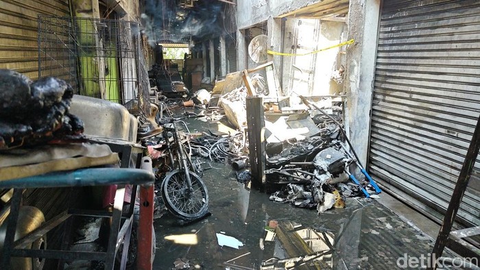 Kios di Pasar Klitikan Notoharjo terbakar, Selasa (22/9/2026)