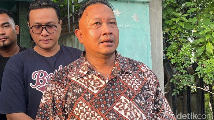 Komisioner Kompolnas Choirul Anam usai memintai keterangan keluarga Winda.
