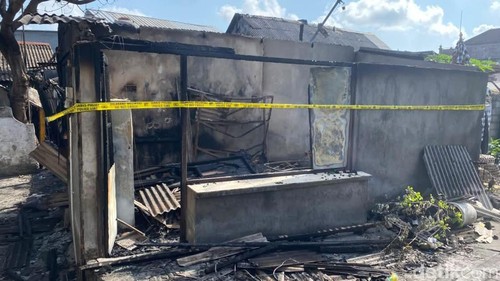 Kondisi warung di Jalan Batur, Pemecutan, Denpasar Barat pasca-kebakaran, Selasa (22/9/2026).
