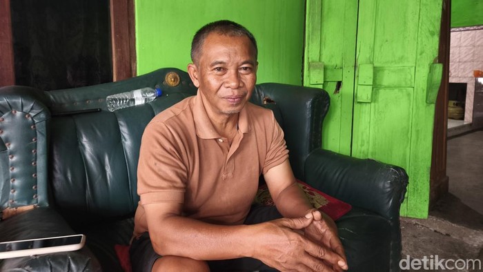 Haryono (58), korban selamat tragedi KM Virgo saat ditemui di kediamannya, Desa Diwak RT 4 RW 1, Kecamatan Bergas, Kabupaten Semarang, Selasa (22/9/2026).
