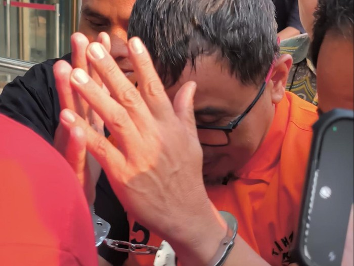KPK Tahan Bupati Boltara Sirajudin Lasena (Kurniawan/detikcom