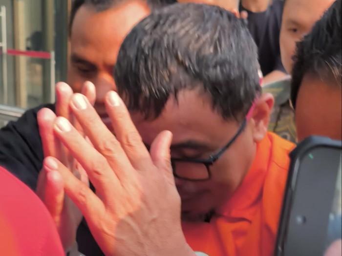 KPK Tahan Bupati Boltara Sirajudin Lasena (Kurniawan/detikcom