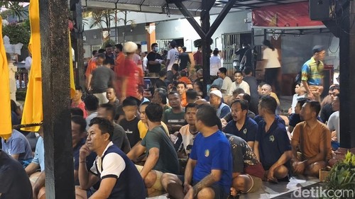 Sejumlah warga binaan Lapas Singaraja dites urine, Selasa (22/9/2026).