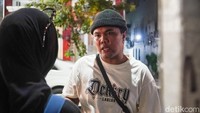 detikJatim juga sempat bertemu dengan pemilik kucing-kucing yang viral itu. Bimo pemilik kucing membantah tudingan tersebut. Ia mengatakan kucing-kucing yang dibawanya memang memiliki karakter yang tenang dan sudah terbiasa berada di dekat dirinya.