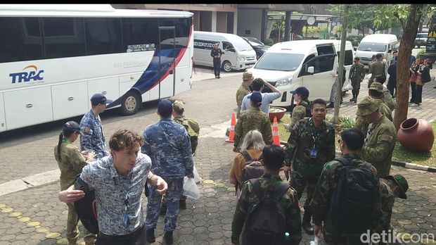 Militer dari 19 negara menggelar latihan gabungan penguatan kemampuan Bantuan Kemanusiaan dan Penanggulangan Bencana di Anyer, Banten. (M Iqbal/detikcom)