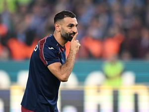 Mesir Parkir Mohamed Salah karena Rumput Sintetis
