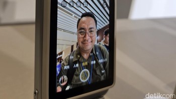 Inovasi baru di acara peluncuran Vivo X500 Series adalah kemunculan Vivo Vlog Screen, layar bujur sangkar yang bisa dilepas pasang untuk membantu kita membuat video vlog. Foto: Fitraya Ramadhanny/detikINET