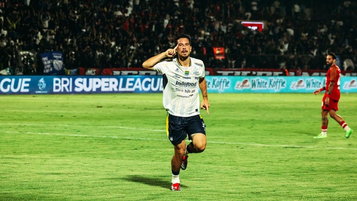 Pemain Persib Bandung.