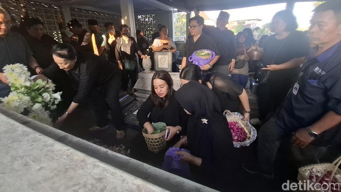 Pemakaman Susilo Nugroho alias Den Baguse Ngarso di TPU Krapyak, Bantul, Selasa (22/9/2026)