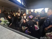 Penghormatan Terakhir buat Sang Guru Den Baguse Ngarso