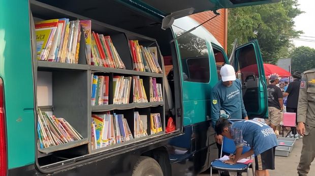 Perpustakaan keliling Pemkab Bogor. Perpustakaan keliling Pemkab Bogor.
